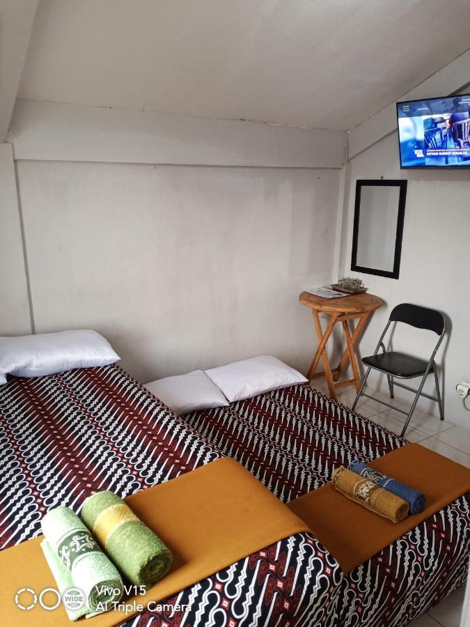 Losmen Fadel Malioboro Jogja Yogyakarta Ngoại thất bức ảnh